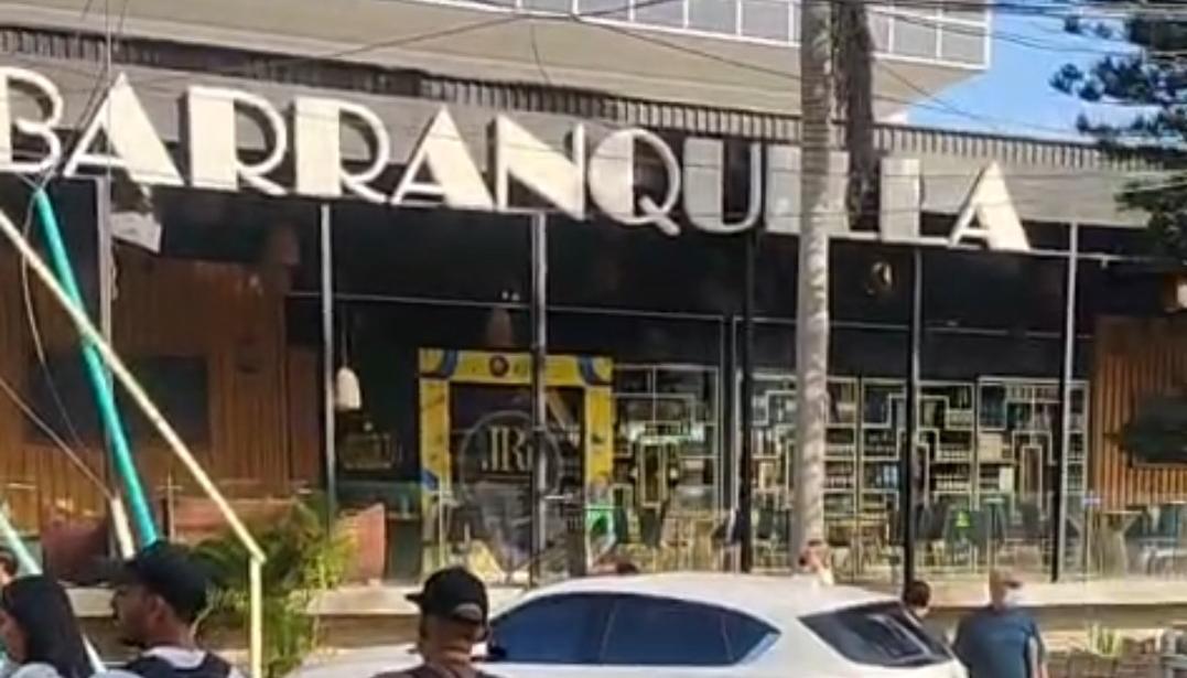 Las personas en el norte de Barranquilla, 51b con 85, salieron de los edificios durante el sismo.