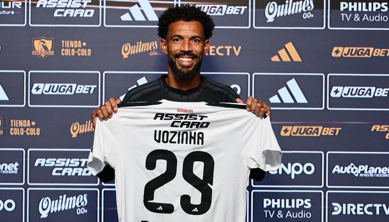 Vozinha durante su presentación oficial como nuevo portero del Colo Colo.