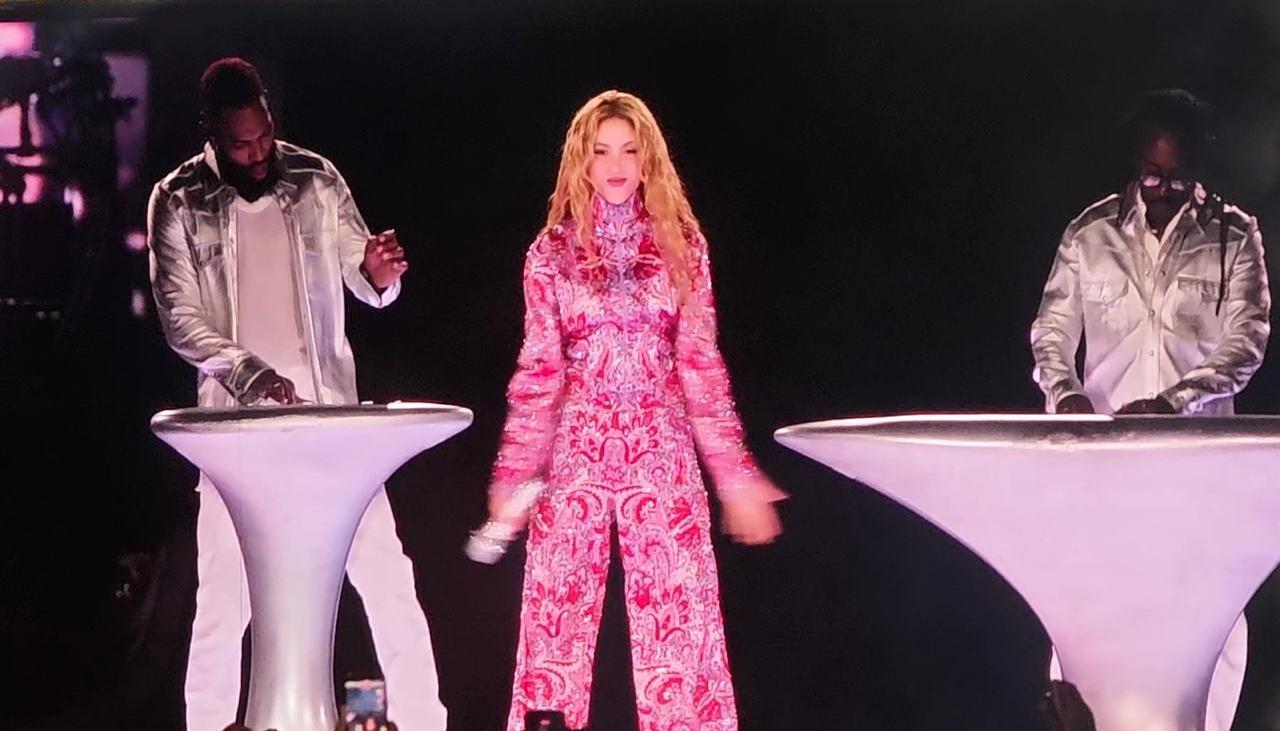 Shakira al inicial el show. 