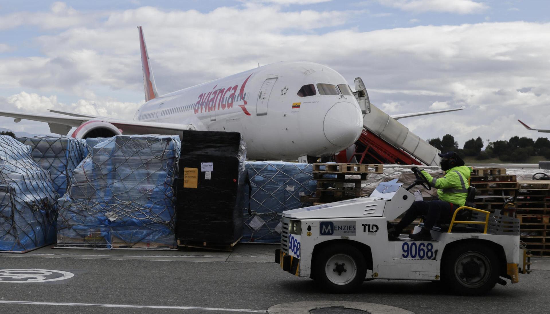 Avión Boeing 787 de la aerolínea Avianca que transportó ayudas humanitarias.