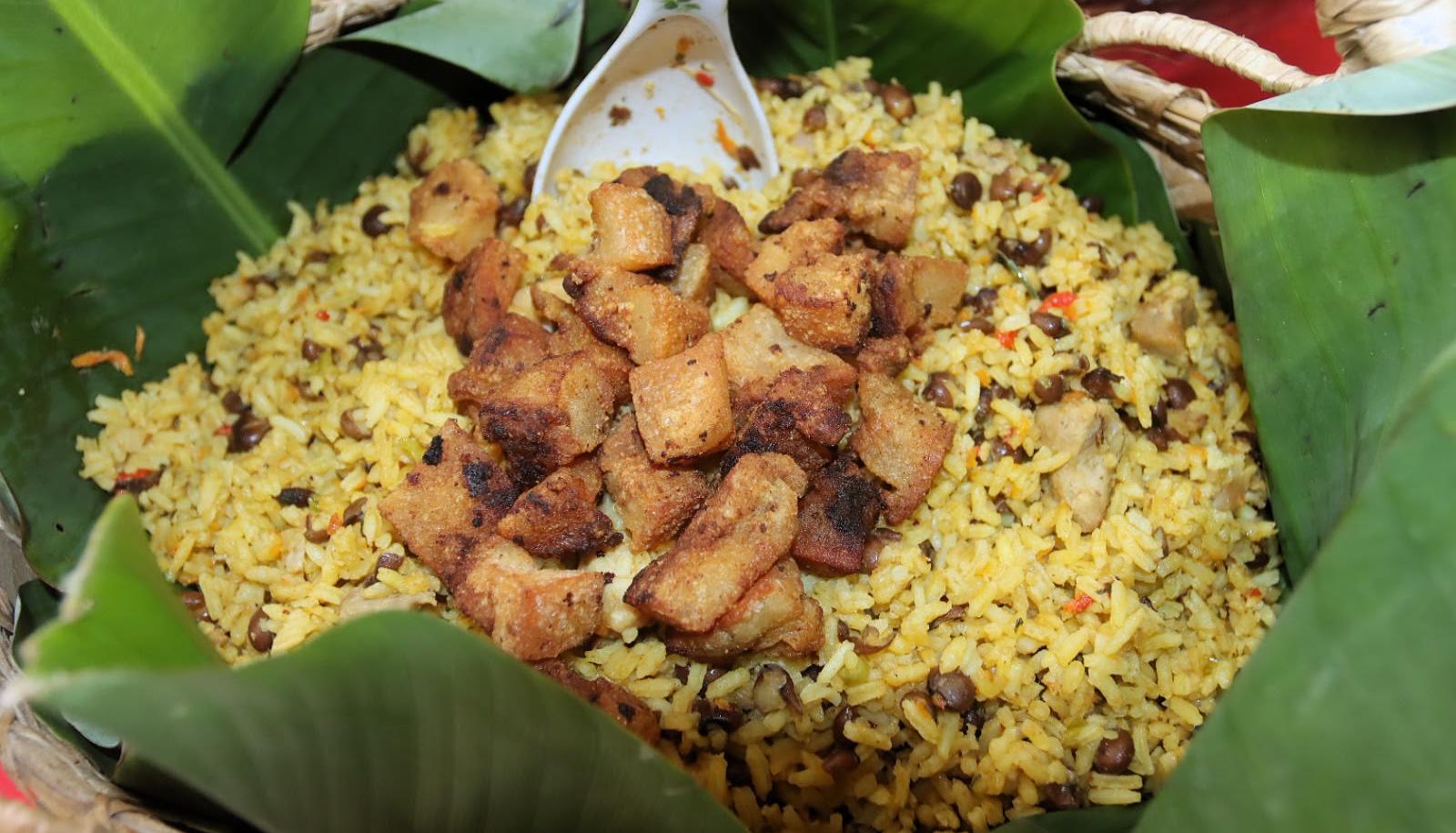Arroz de guandú con chicharrón. 