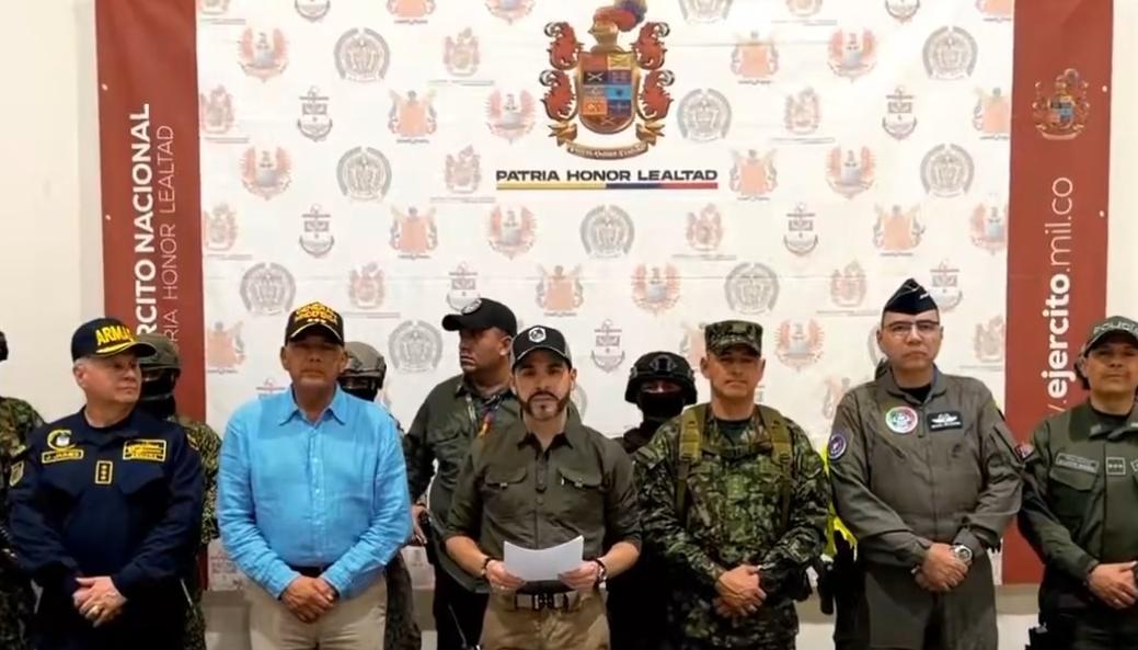 Abelardo De La Espriella acompañado por el ministro de Defensa, Jorge Mora.