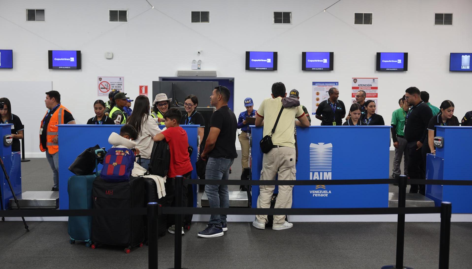 Zona de recepción de pasajeros en el aeropuerto Simón Bolívar. 