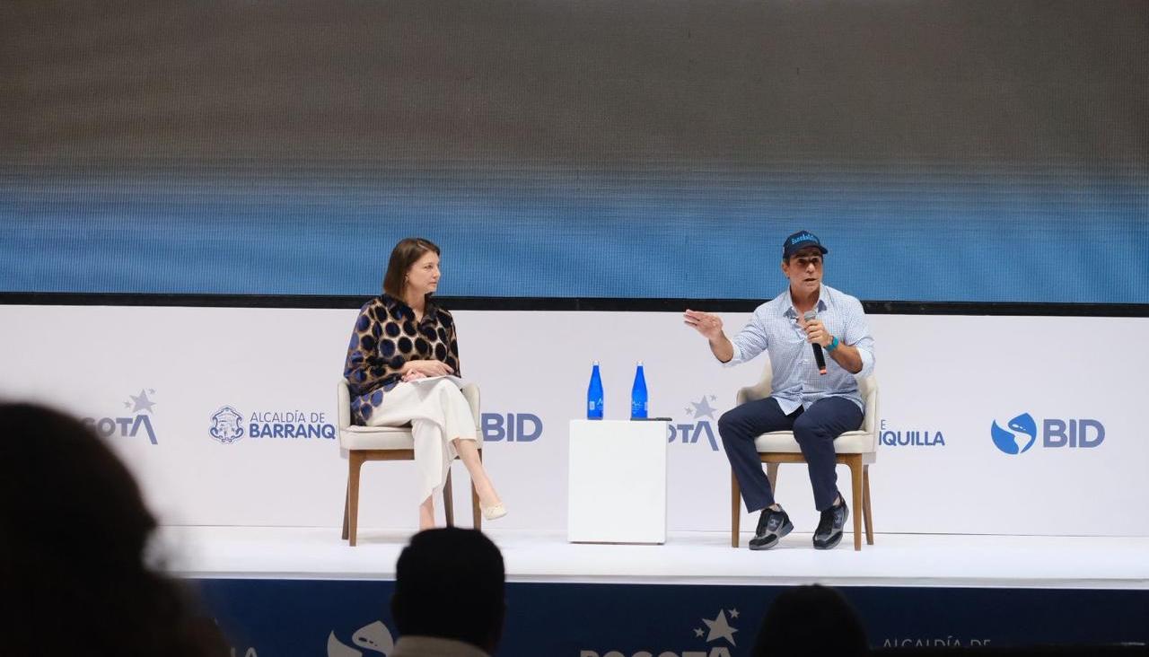 Ana María Ibáñez, vicepresidenta de Sectores y Conocimiento del BID, en diálogo con el Alcalde Alex Char.