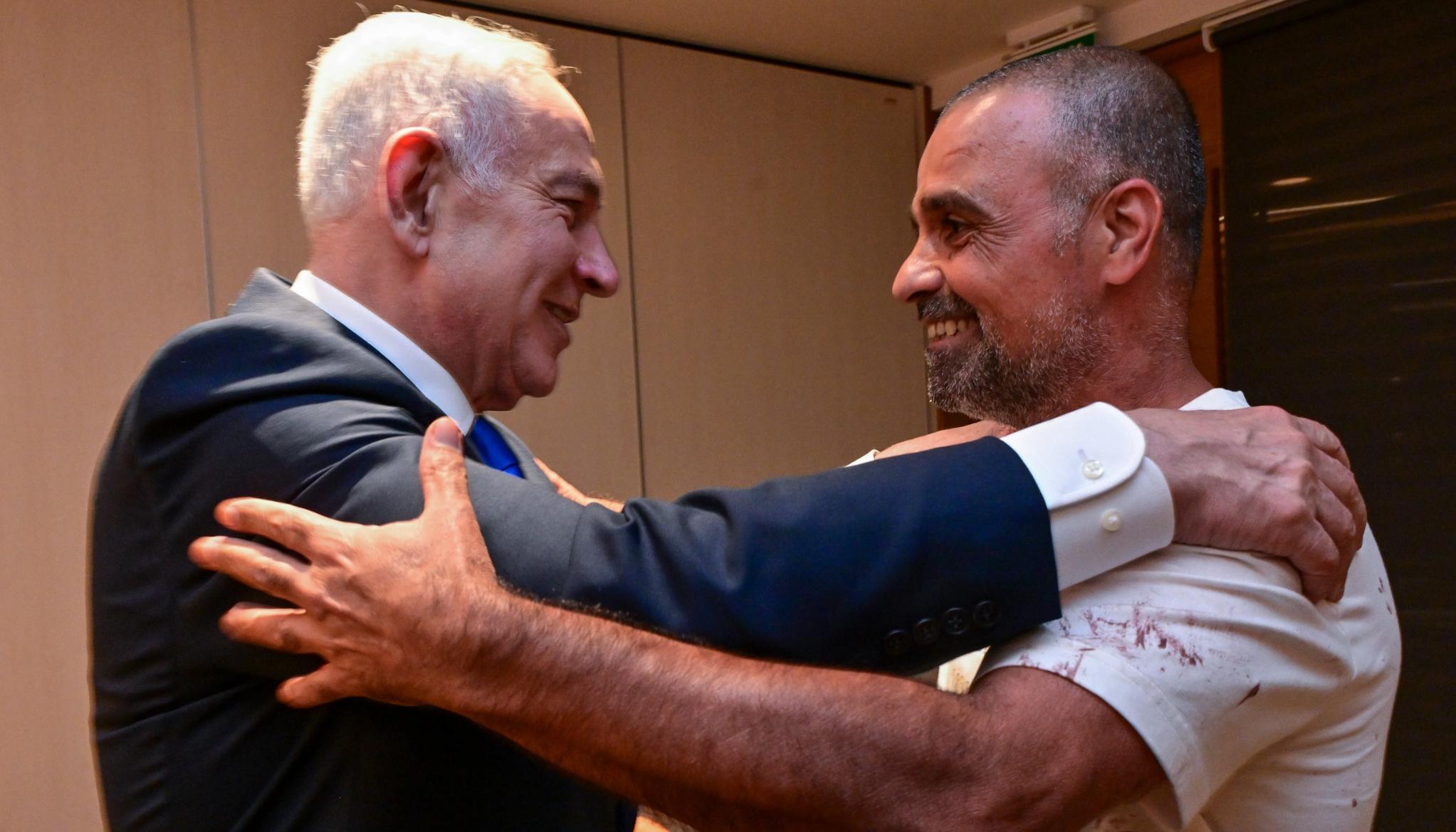 El primer ministro israelí, Benjamín Netanyahu, y el pasajero Ben Gurión.