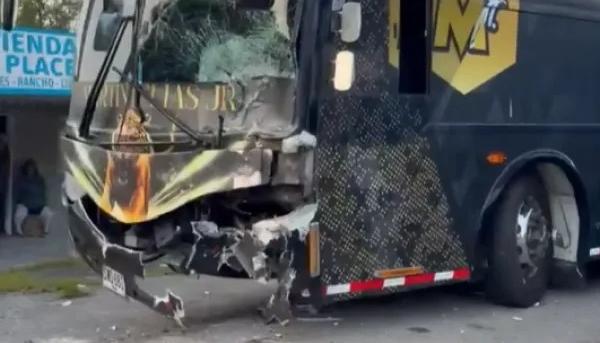 Así quedó el bus tras el accidente.