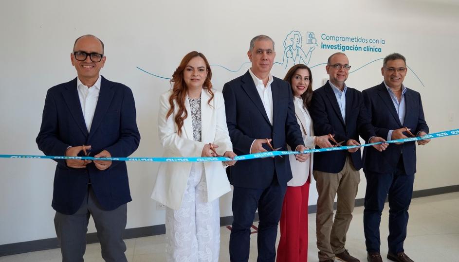 Pablo Cervera, gerente de la Red Prestacional de Colombia; Sindy Pahola Pulgarín Madrigal;  Juan Carlos Hernández, Director de Red Prestacional del Atlántico;  Rayet Harb, vicepresidenta ejecutiva de Operaciones Auna;  Ubaldo Padilla, Director Médico Clínica Portoazul Auna; Manuel González, Director de Auna Ideas.