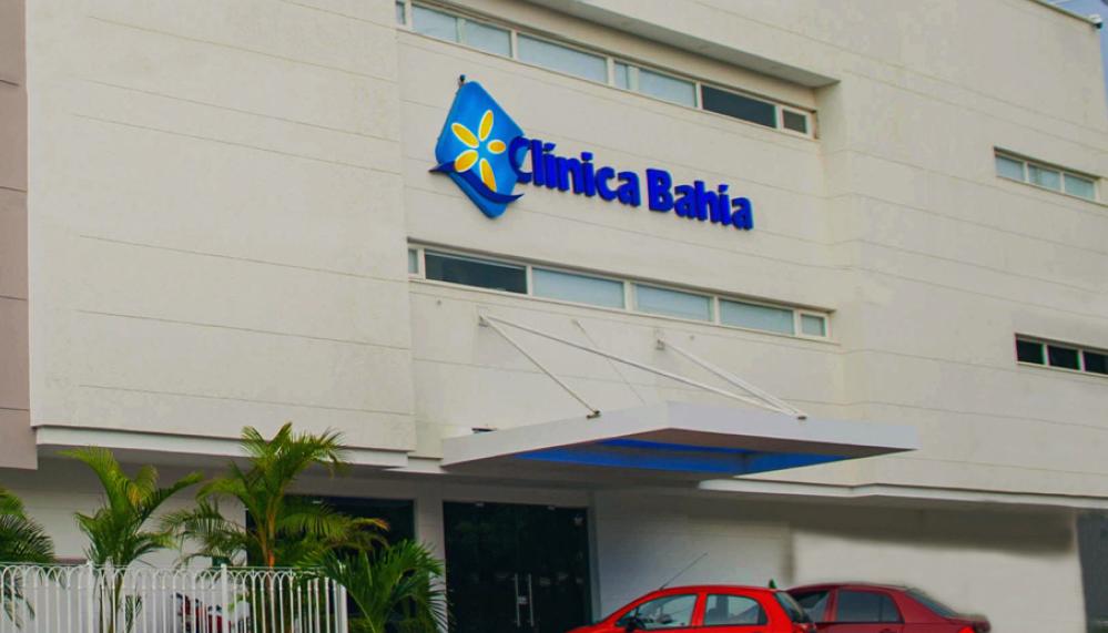 La mujer herida fue trasladada a la Clínica Bahía.