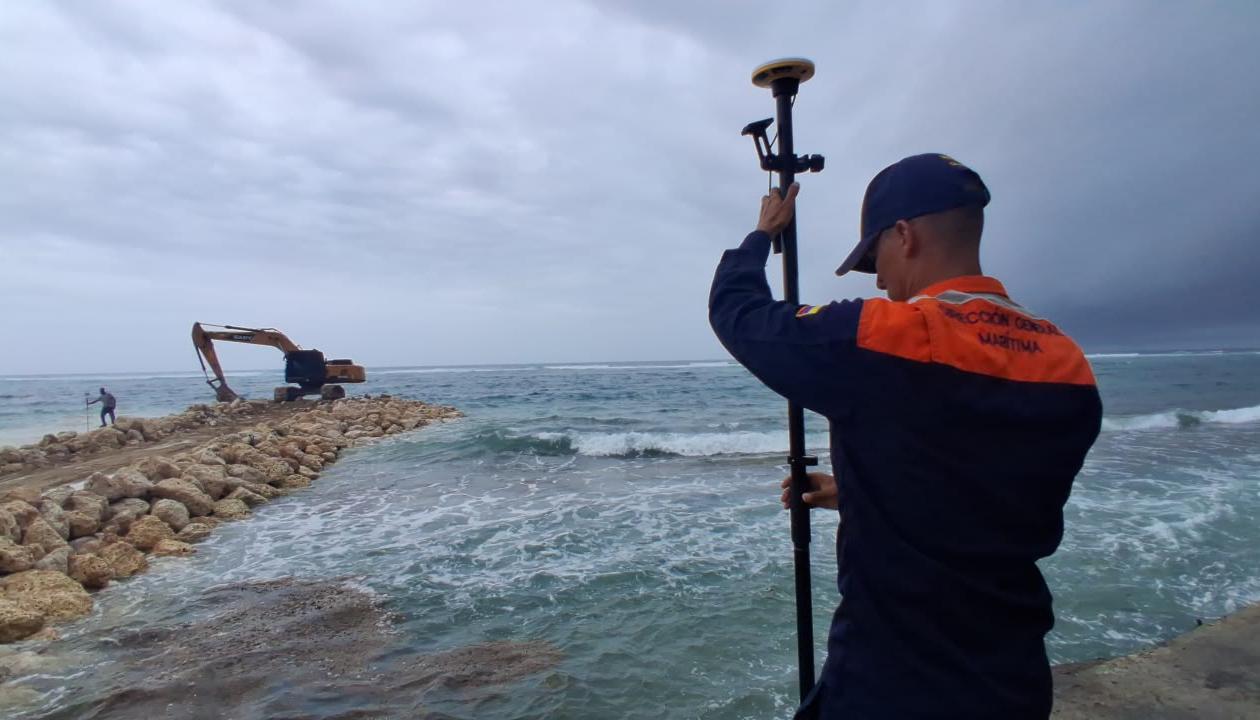 Construcción de espolones en San Andrés.