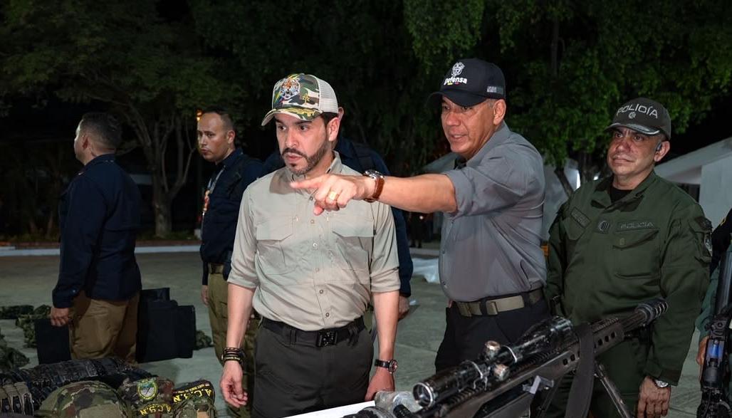 El Presidente De La Espriella y el MinDefensa Jorge Mora, en la rueda de prensa tras el operativo contra las ACSN.