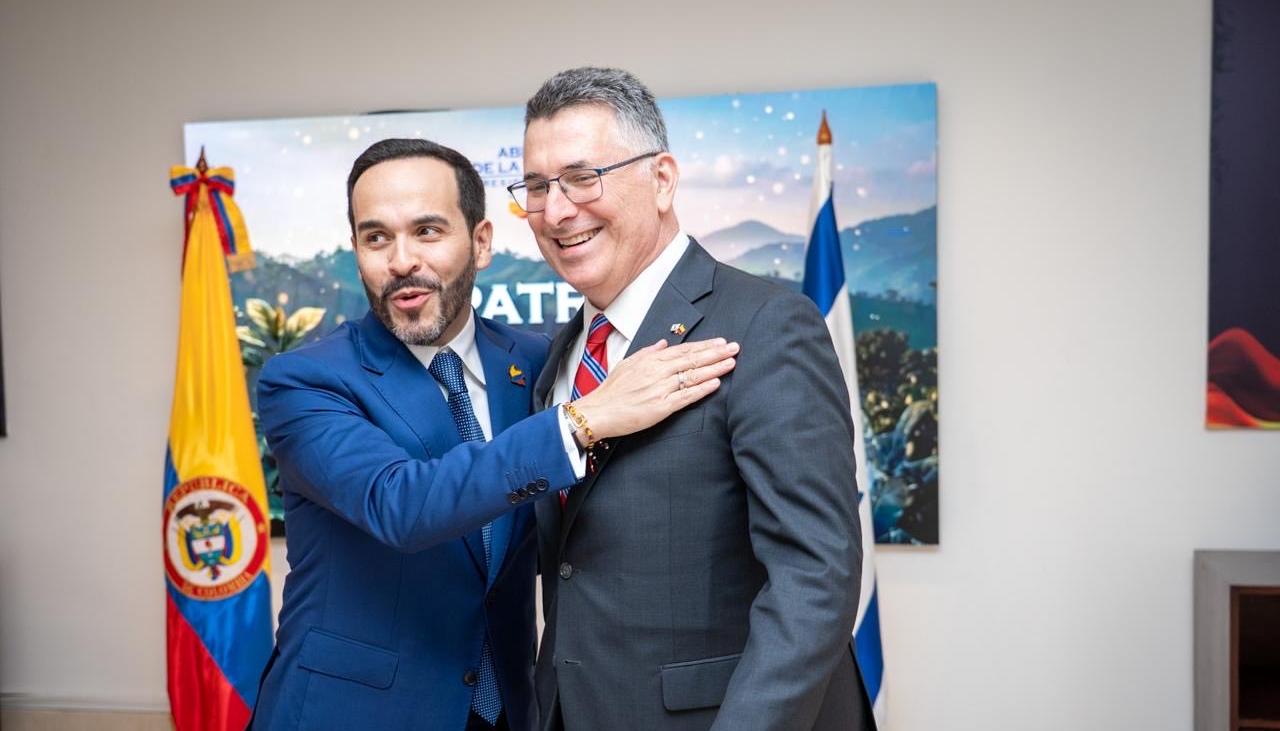 El Presidente Abelardo De La Espriella y el ministro de Exteriores de Israel, Gideon Saar.