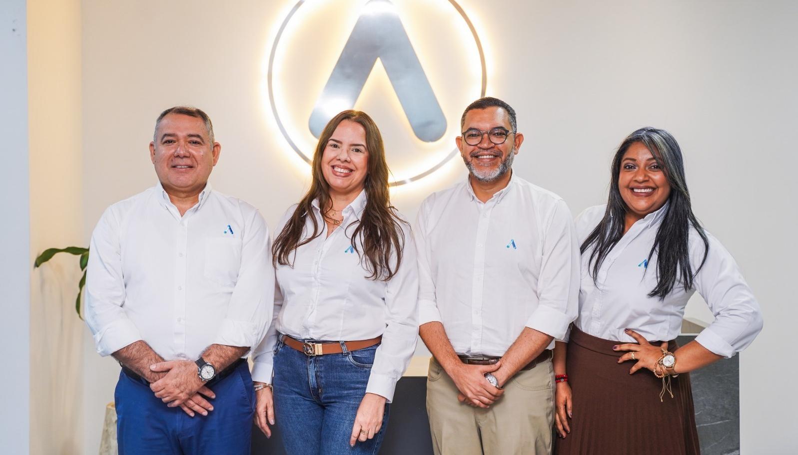 El agente interventor de Air-e con los nuevos gerentes de Magdalena, Atlántico y La Guajira