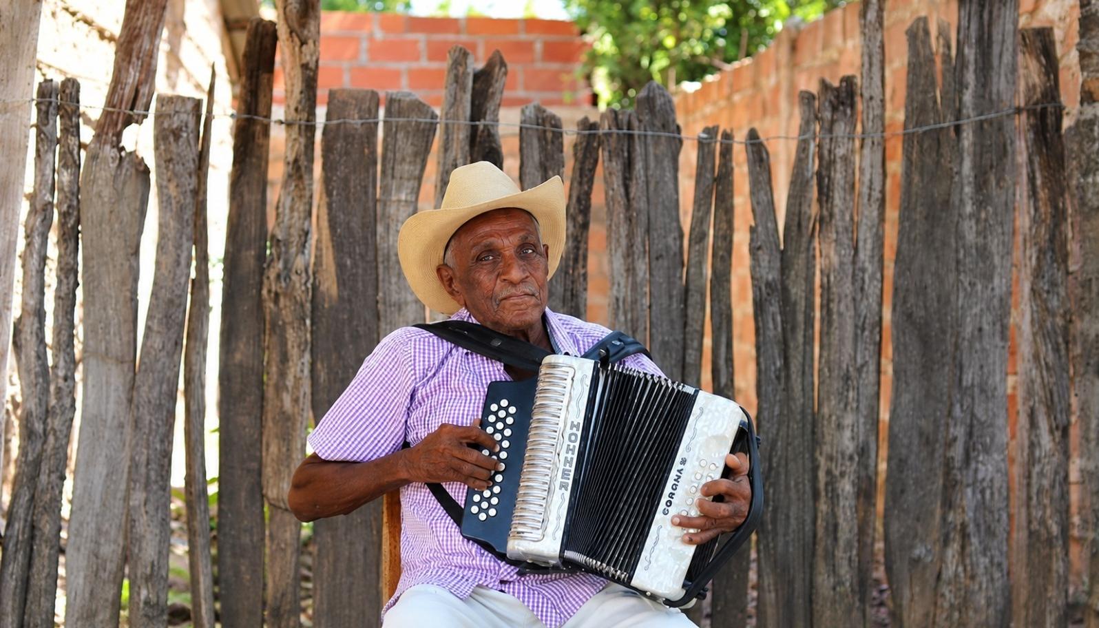 El compositor y acordeonero Náfer Durán.
