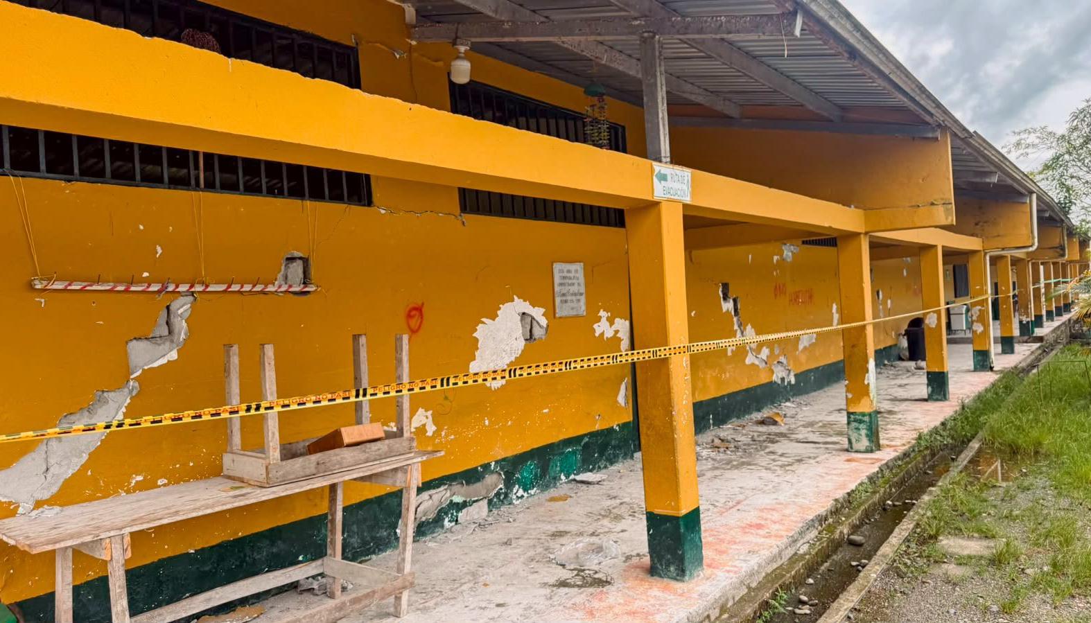 Escuela afectada por el terremoto del 10 de agosto.