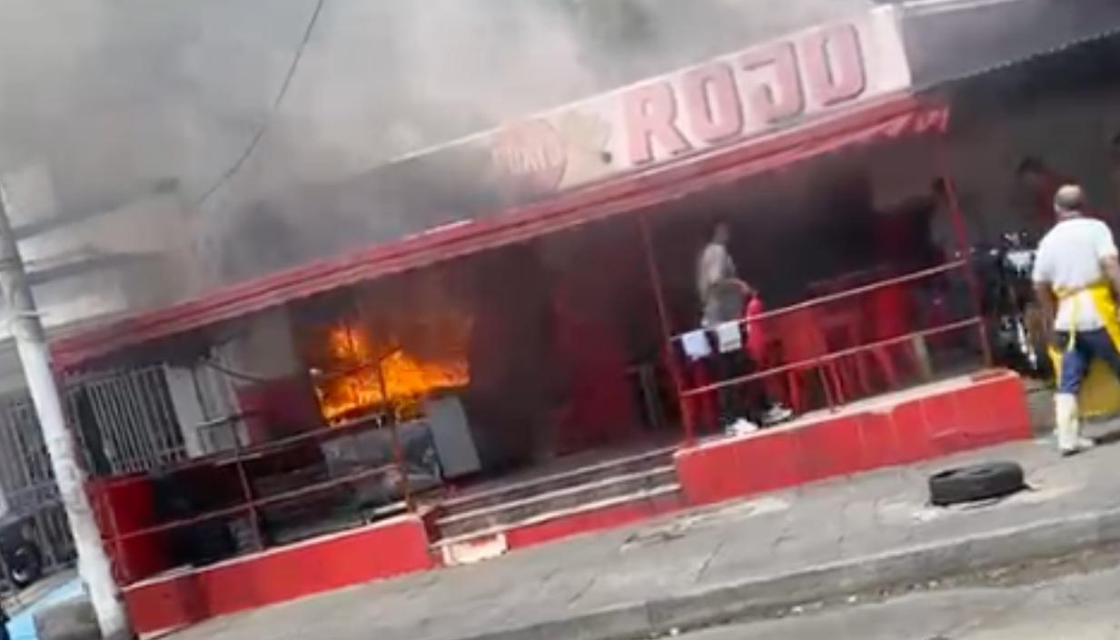 Incendio en local de asado. 