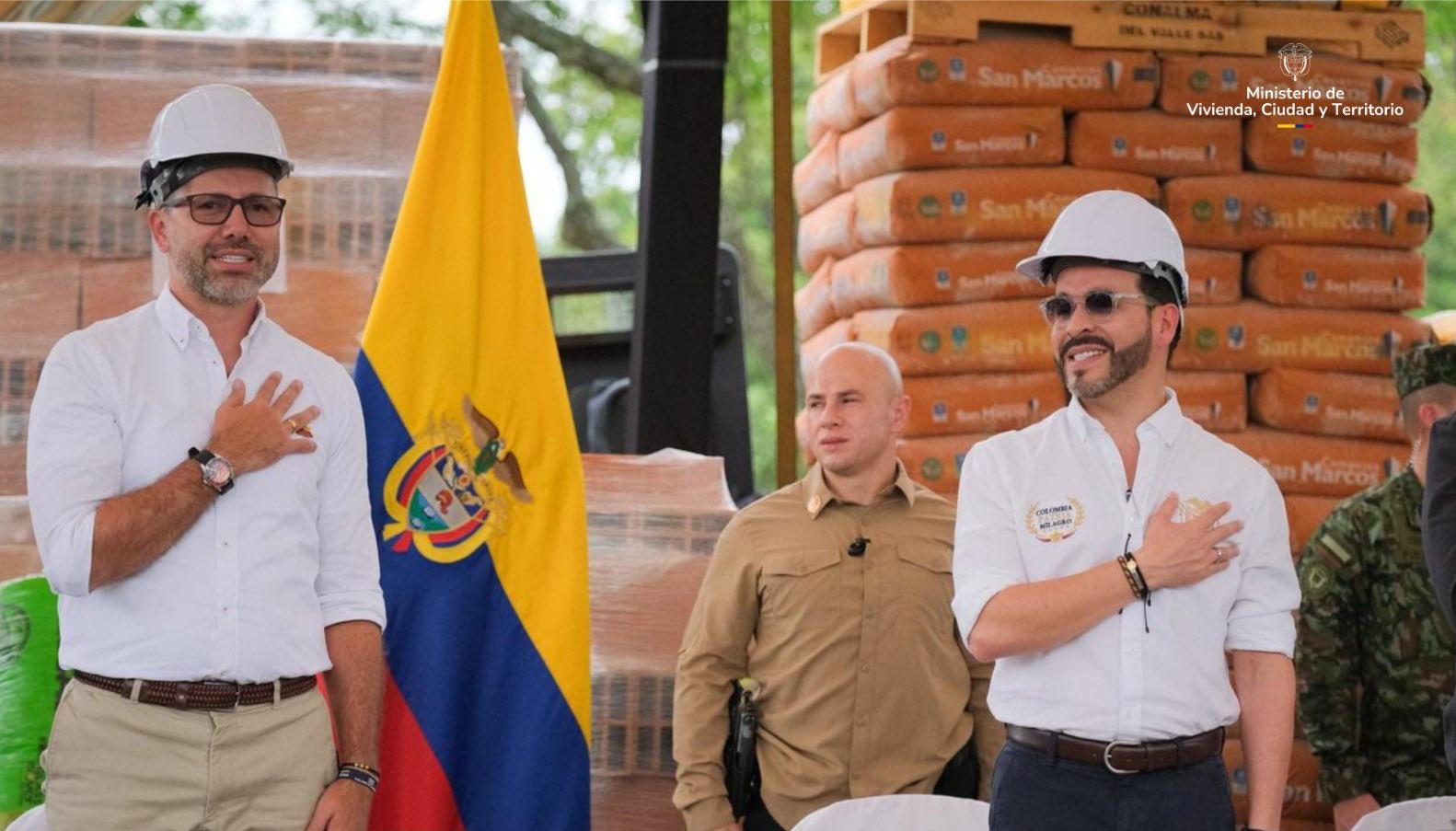 Jaime Andrés Beltrán, ministro de Vivienda, y el Presidente Abelardo De La Espriella.