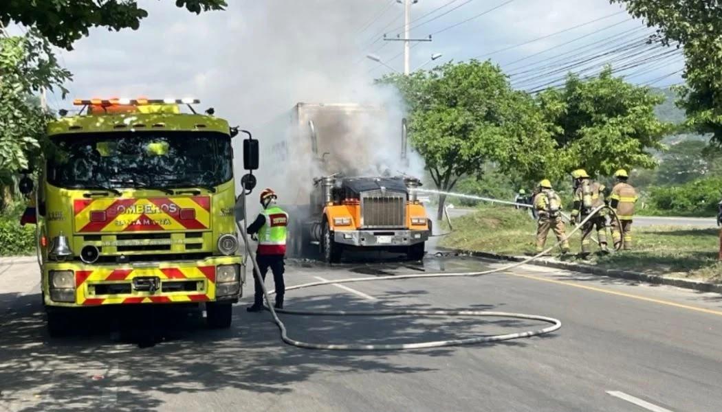 La tractomula incendiada