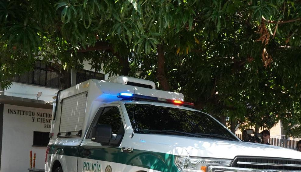 Llegada de los cuerpos a Medicina Legal. 