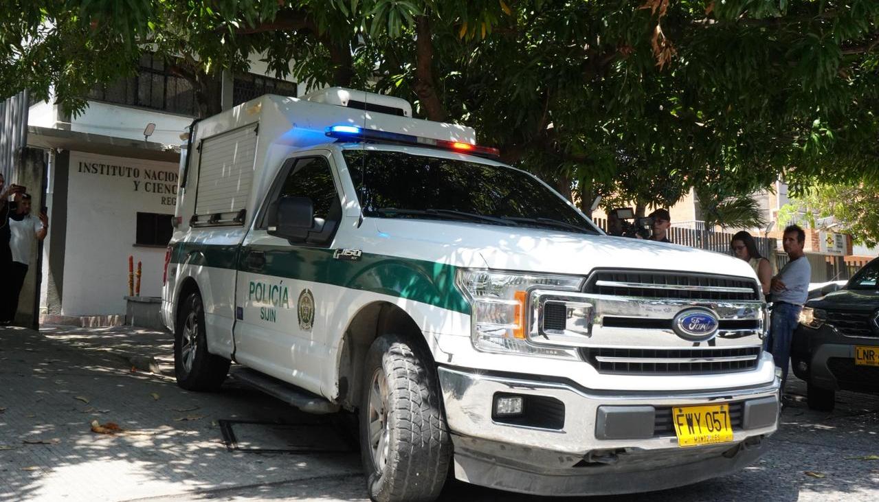 Llegada de los cuerpos a Medicina Legal. 