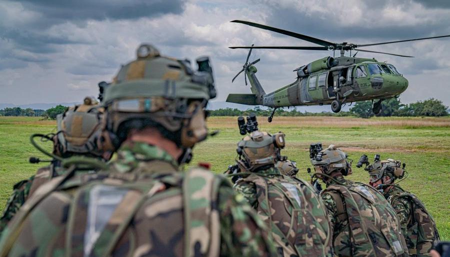 Personal del Ejército en acción ofensiva