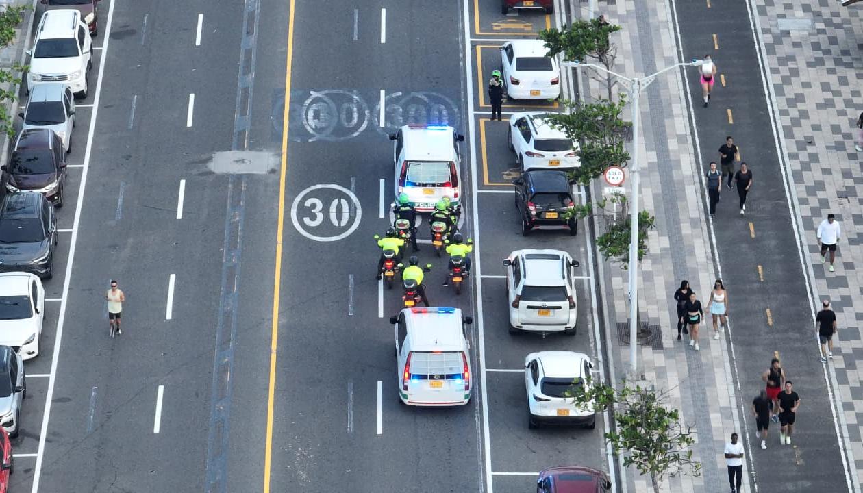 Vigilancia y recorrido de la Policía en el Gran Malecón. 