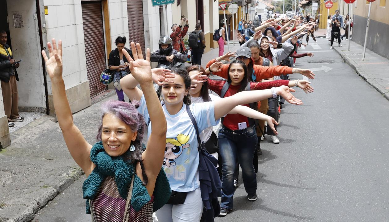 Protesta al frente del Ministerio de Cultura.