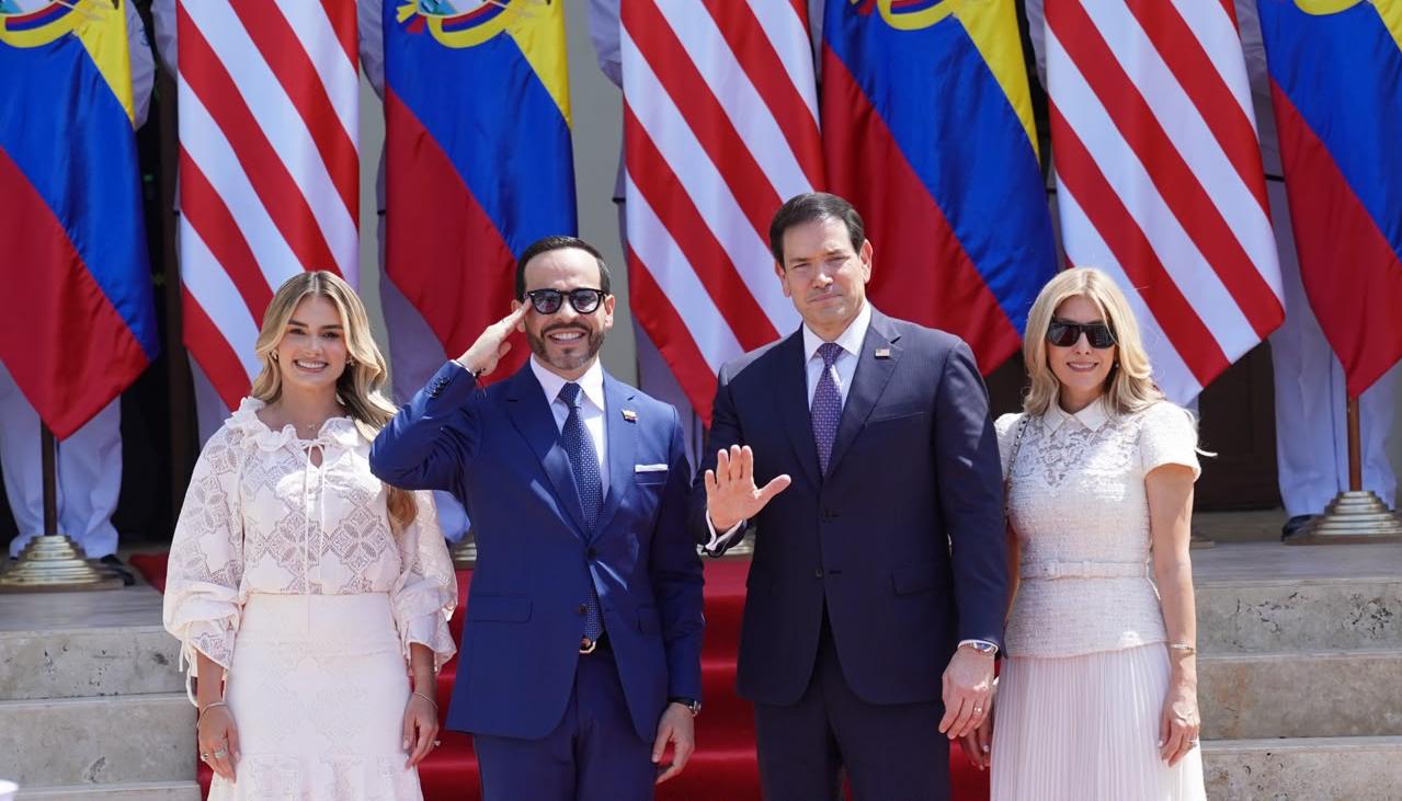 La primera dama Ana Lucía Pineda; el Presidente de la República, Abelardo De La Espriella; el secretario de Estado de Estados Unidos, Marco Rubio, y su esposa Jeanette Dousdebes Rubio.