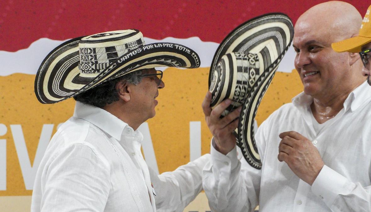 El expresidente Gustavo Petro y el exparamilitar Salvatore Mancuso. 