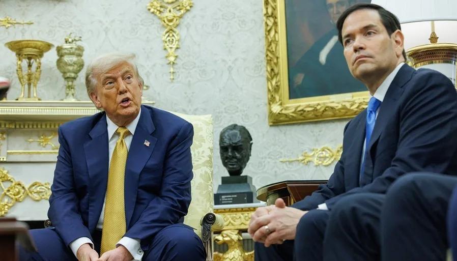 El presidente de Estados Unidos, Donald Trump, y el secretario de Estado, Marco Rubio.