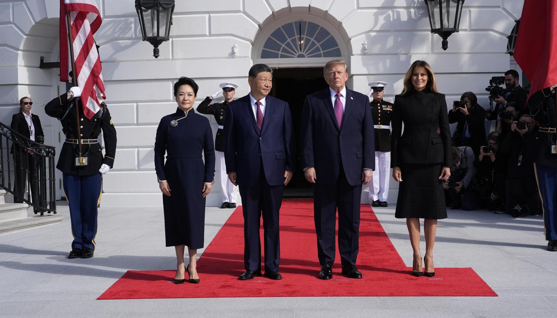 El presidente de Estados Unidos, Donald J. Trump, y la primera dama, Melania Trump, reciben al presidente de China, Xi Jinping, y a la primera dama, Peng Liyuan.