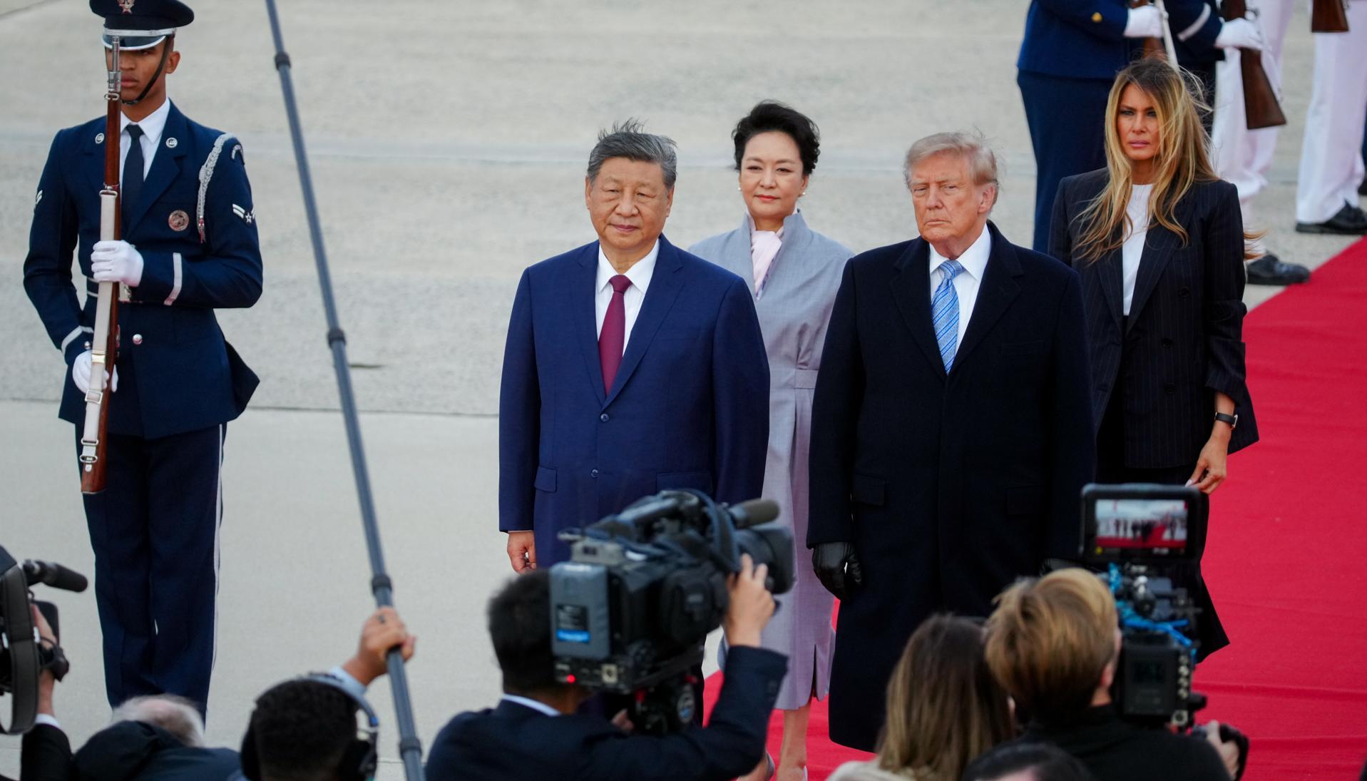 El presidente de China, Xi Jinping; la primera dama china, Peng Liyuan; el presidente de EE.UU., Donald Trump, y la Primera Dama estadounidense, Melania Trump.