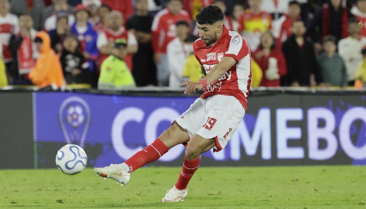 El argentino Nahuel Bustos, delantero de Santa Fe.