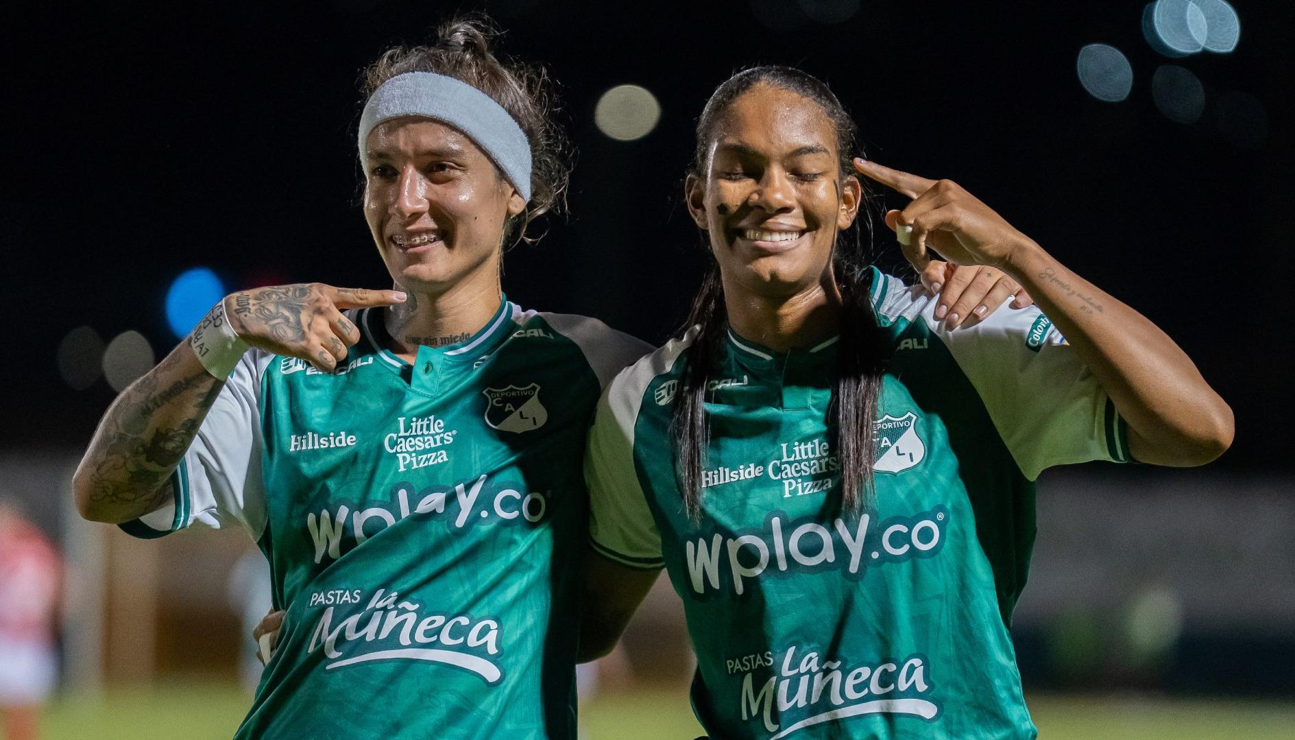 Íngrid Guerra y Melanin Aponzá celebran uno de los goles del Deportivo Cali.