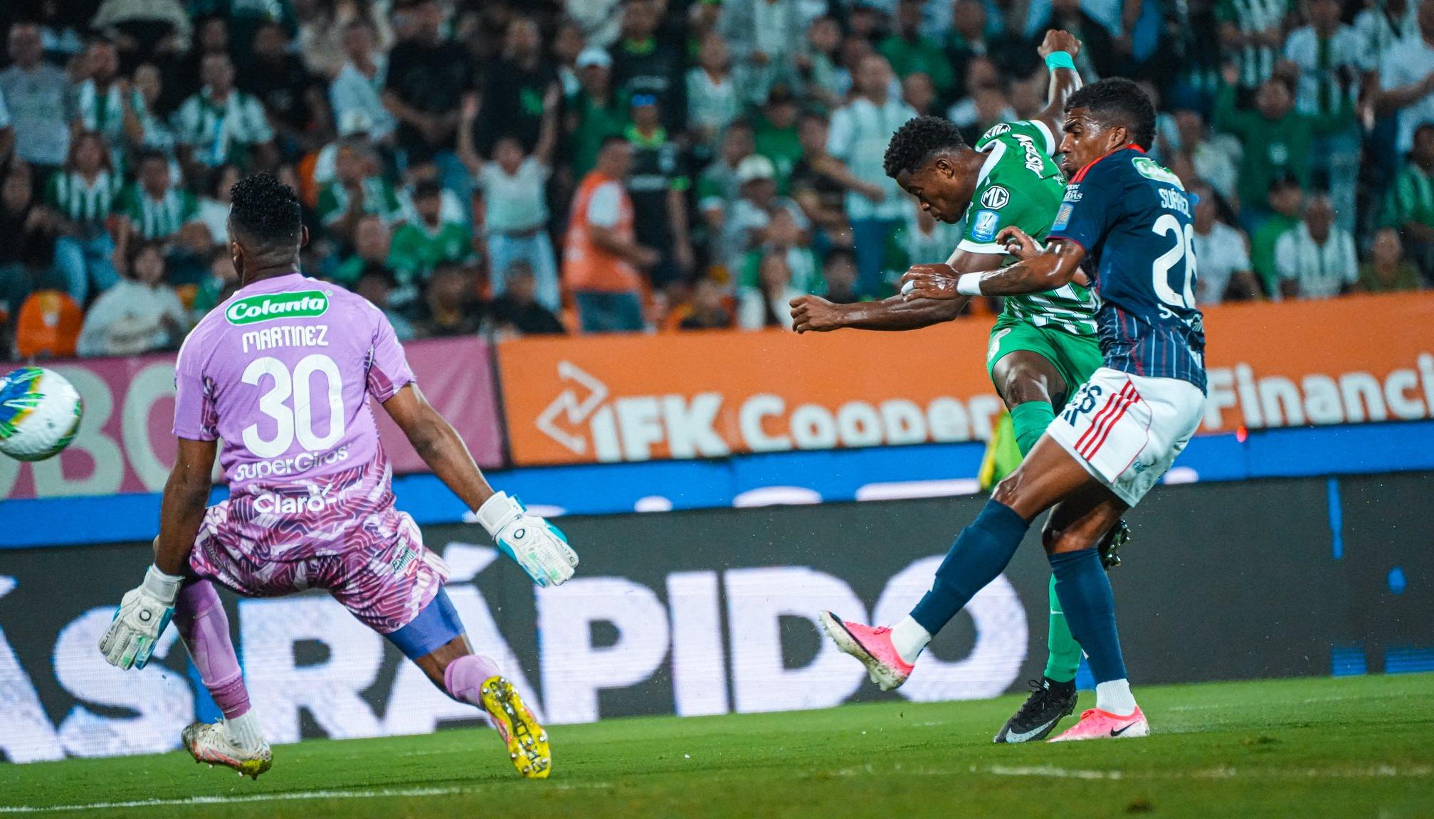 El segundo gol de Nacional convertido por Andrés Román tras pase de James Rodríguez.