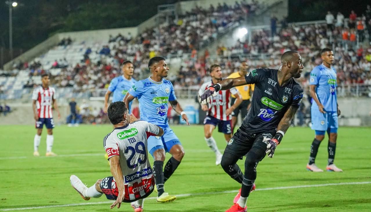 Acción del gol de Teófilo Gutiérrez, con el que puso a ganar 2–1 a Junior.