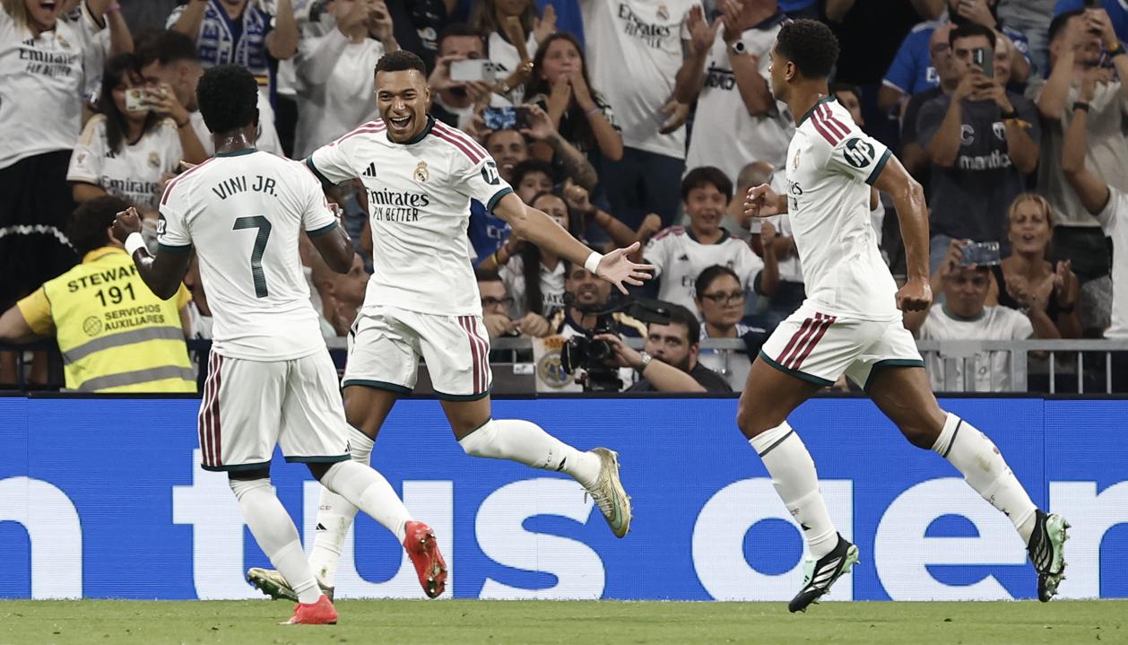 Kylian Mbappé festeja tras marcar el primer gol del Real Madrid.