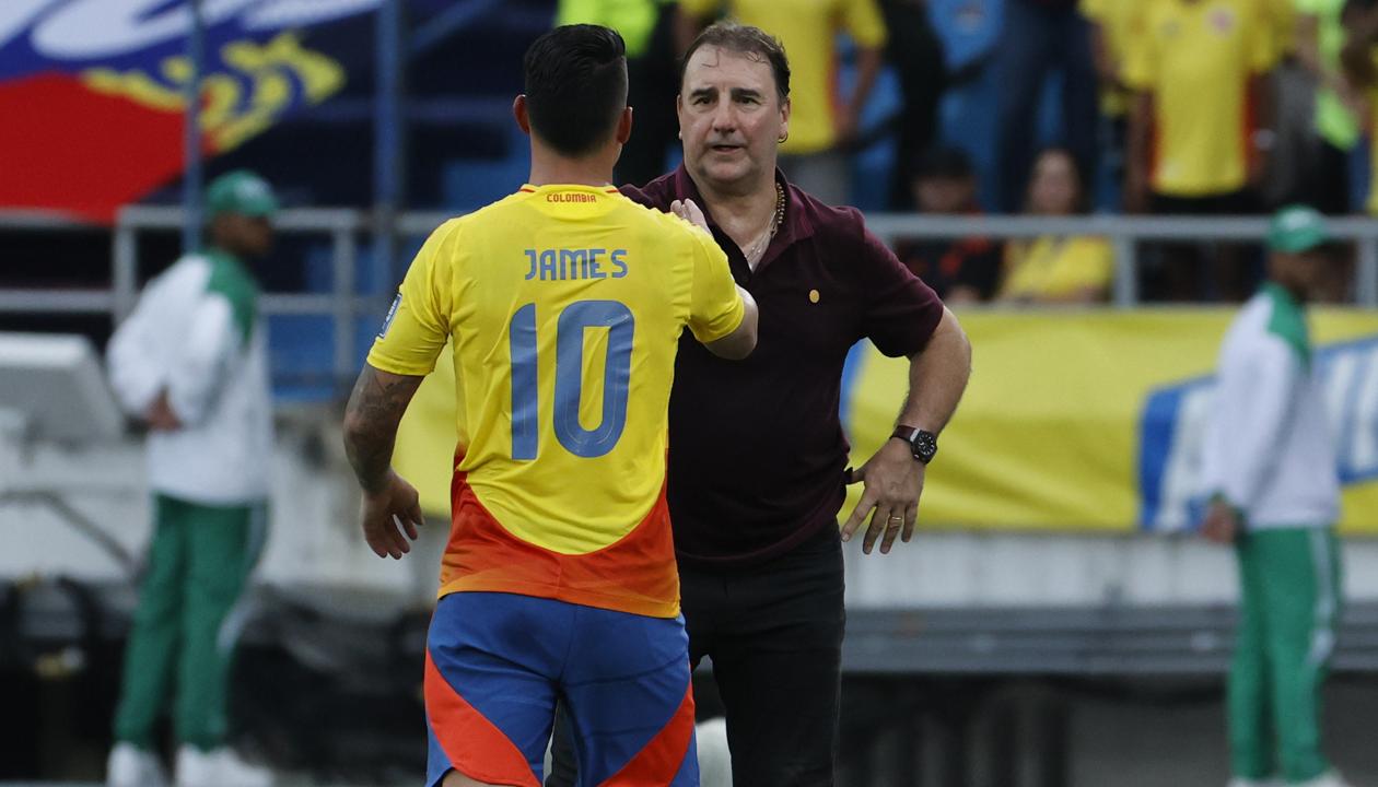 Néstor Lorenzo y James Rodríguez en un partido de la pasada Eliminatoria.