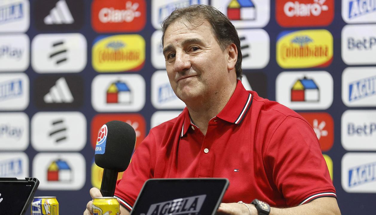 Néstor Lorenzo, técnico de la Selección Colombia, en rueda de prensa este jueves, en Bogotá.