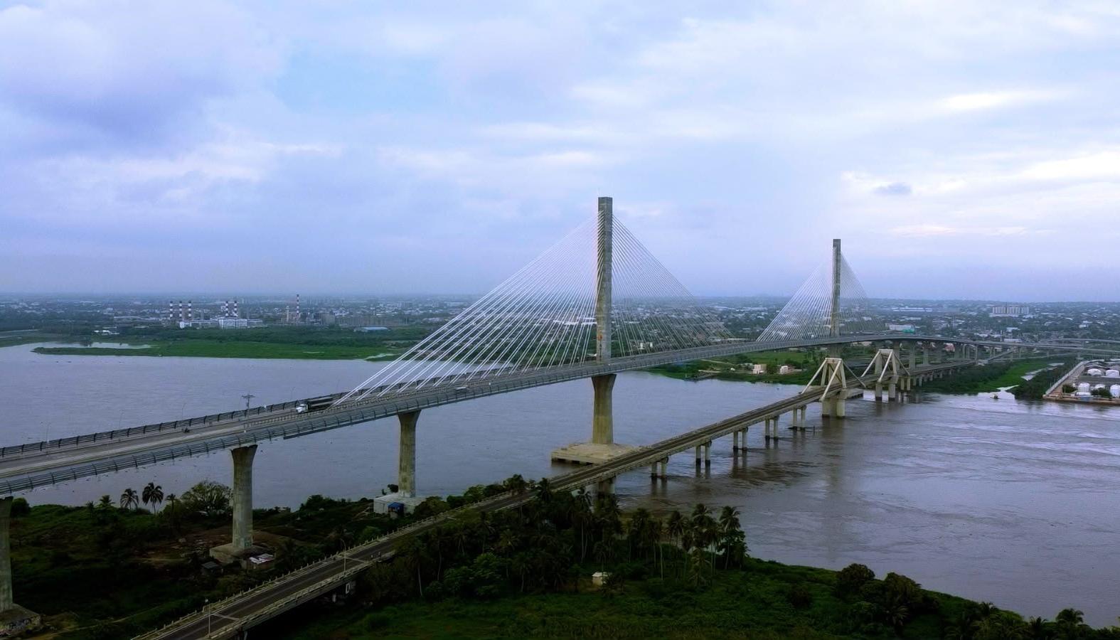 Antiguo y nuevo puente Pumarejo. 