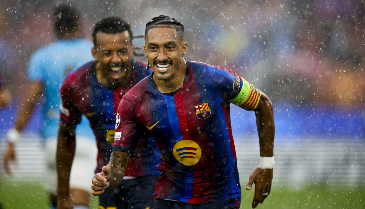 El brasileño Raphinha fue la gran figura del Barcelona ante el Feyenoord.