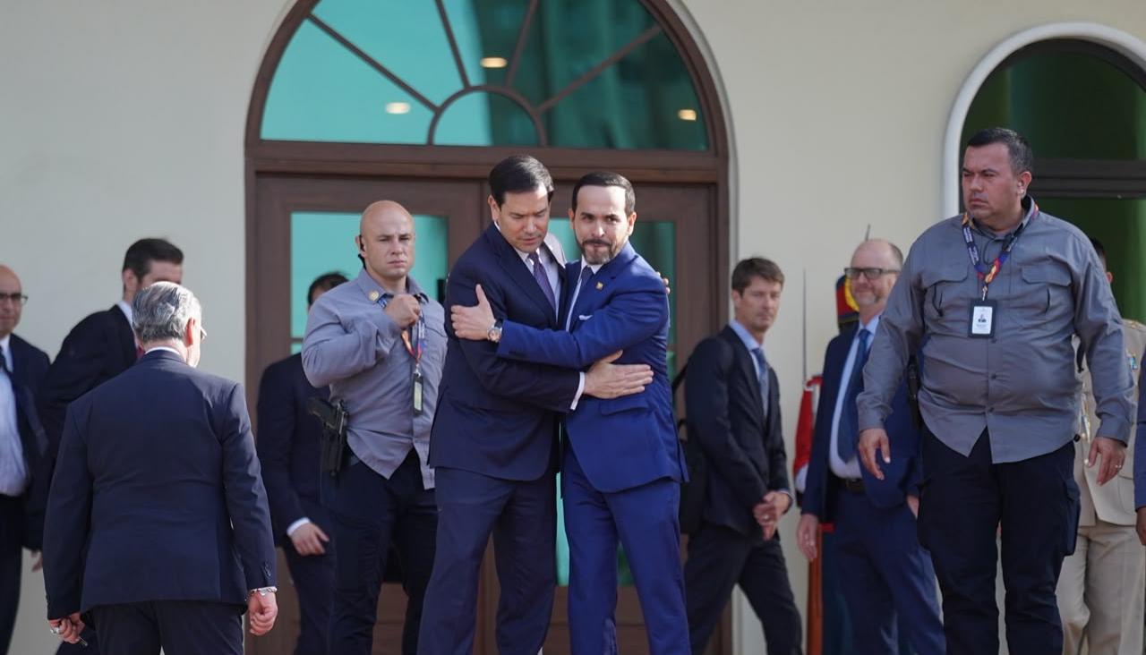 Izq. a Der. Marco Rubio, secretario de Estado de Estados Unidos, y Abelardo De La Espriella, presidente de Colombia.