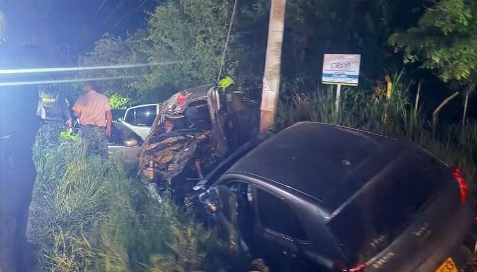 Los dos vehículos implicados en el accidente de tránsito. 