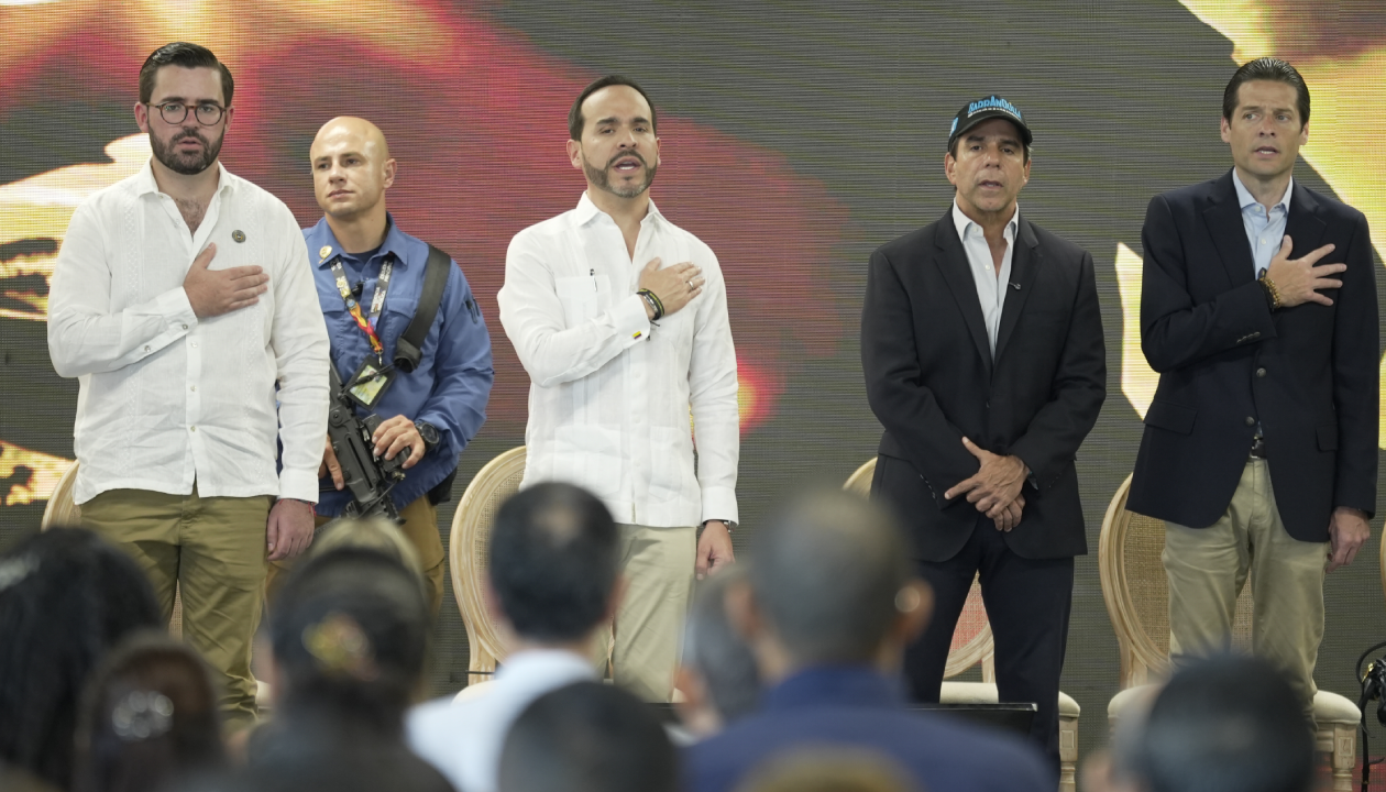 Nicolás Gómez, jefe de Despacho; el Presidente Abelardo De La Espriella, el alcalde Alejandro Char, y el ministro de Comercio, Mauricio Gómez.