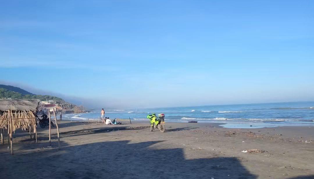 La Policía acordonó el área a la espera de la Sijin para realizar la inspección del cuerpo. 