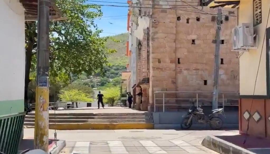 Momento del ataque con drones contra policías en zona urbana de Palermo. 