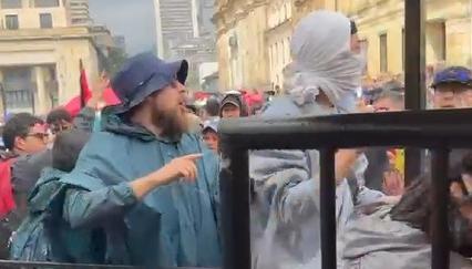 Manifestantes en la Plaza de Bolívar, en Bogotá. 