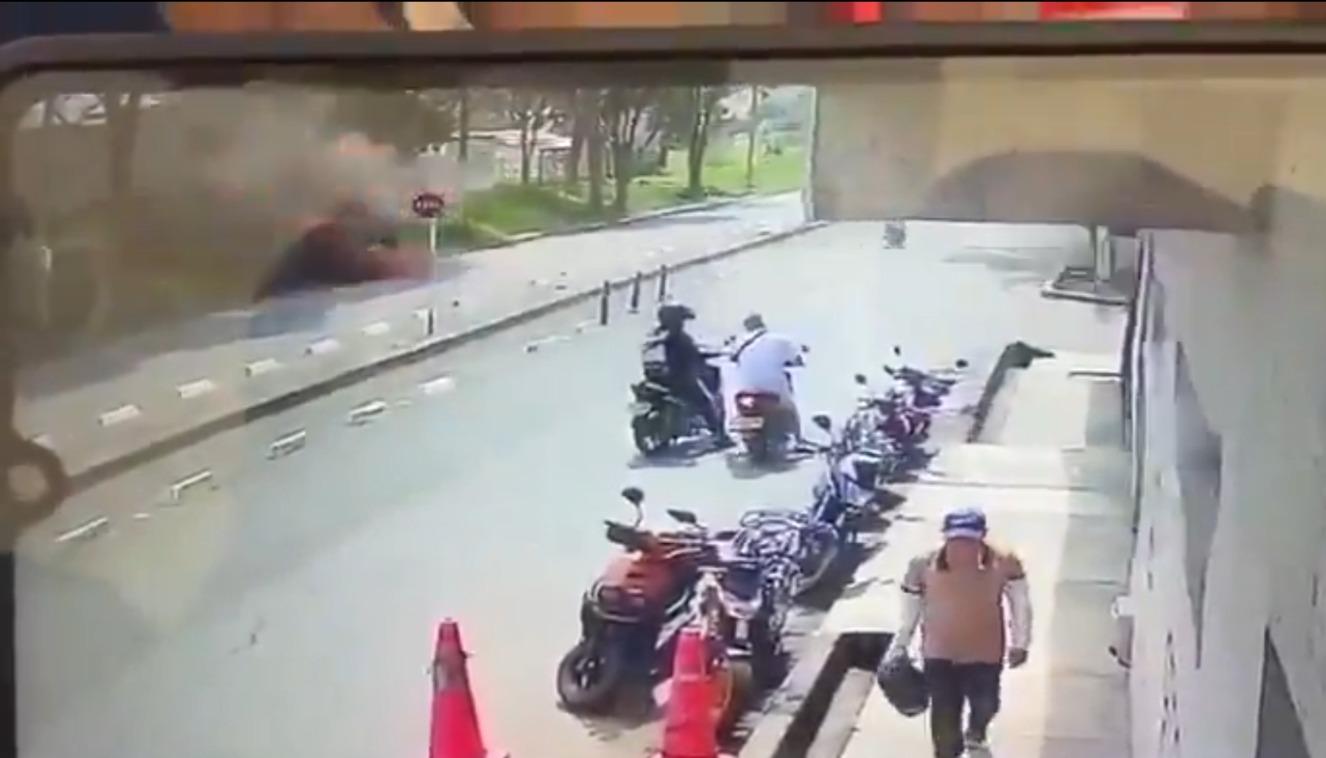 Momento en que fue activada la carga explosiva contra los uniformados. 