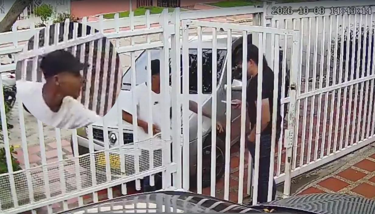 Imagen del delincuente y del momento del atraco.