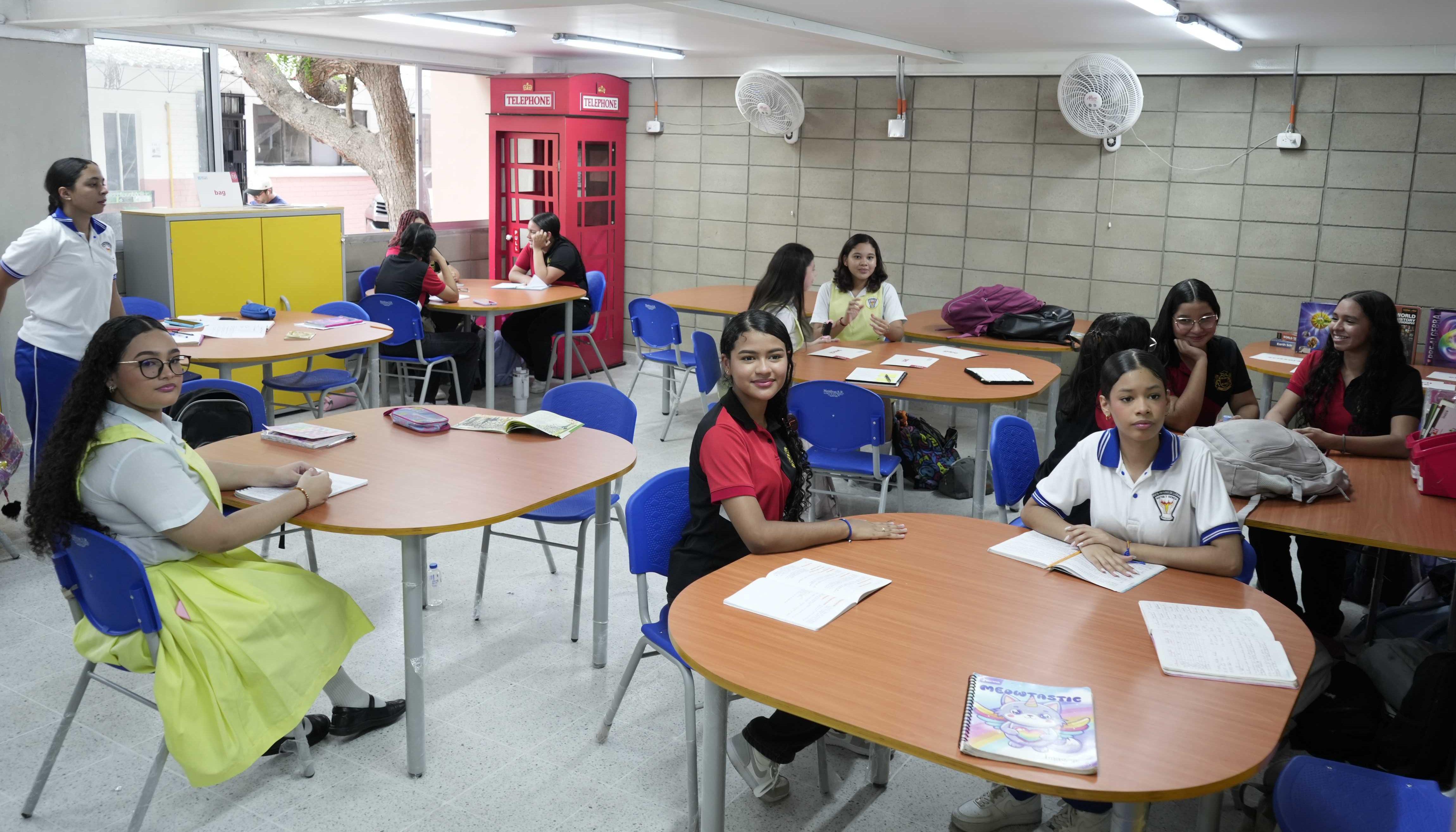 Aula bilingue de la IED Sofía Camargo.