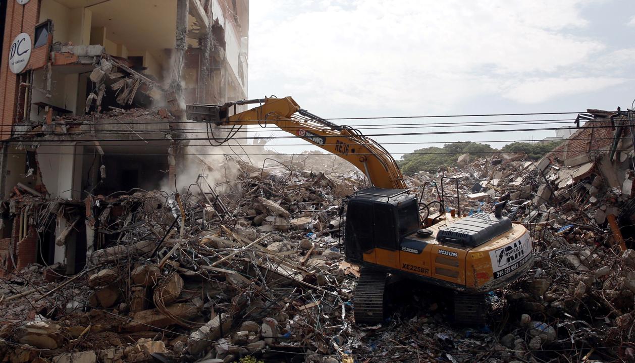 Demolición de edificios en Cali.